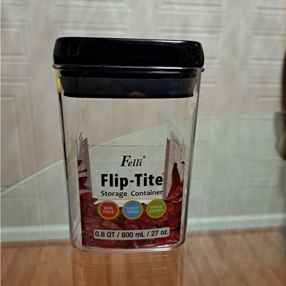 Brand New felli flip-Tite Pet Storage Container 0.8 QT 800 ML 27 Oz.